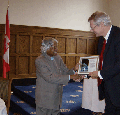 Dave Dunlop presenting award to Dr. Kalam